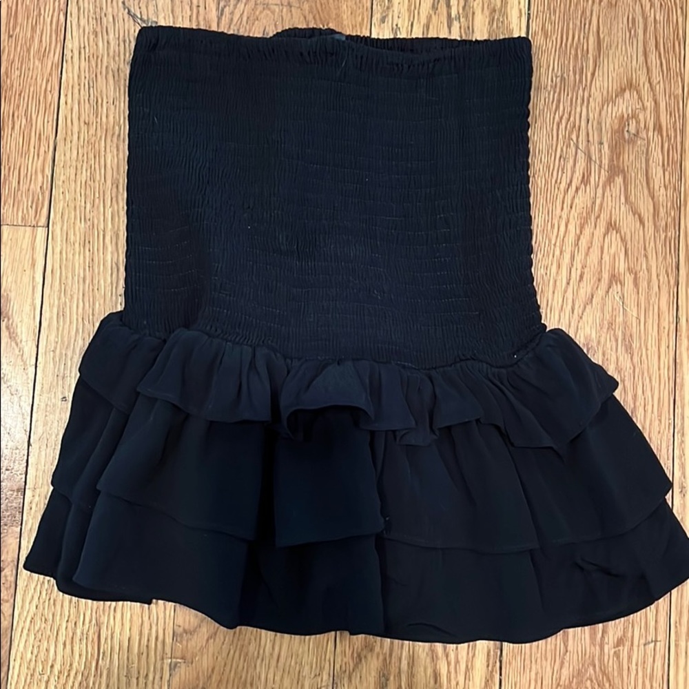 Olivaceous shirted and layered skirt